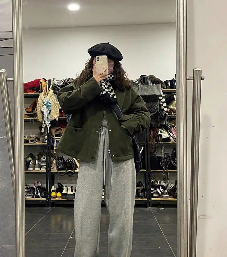 

Бейсбольные куртки для подростков и женщин: зимние, замшевые, в стиле карго, с контрастными вставками, на подкладке, в горошек, унисекс, нишевые, в стиле хиппи, элегантные, фактурные, из бархата