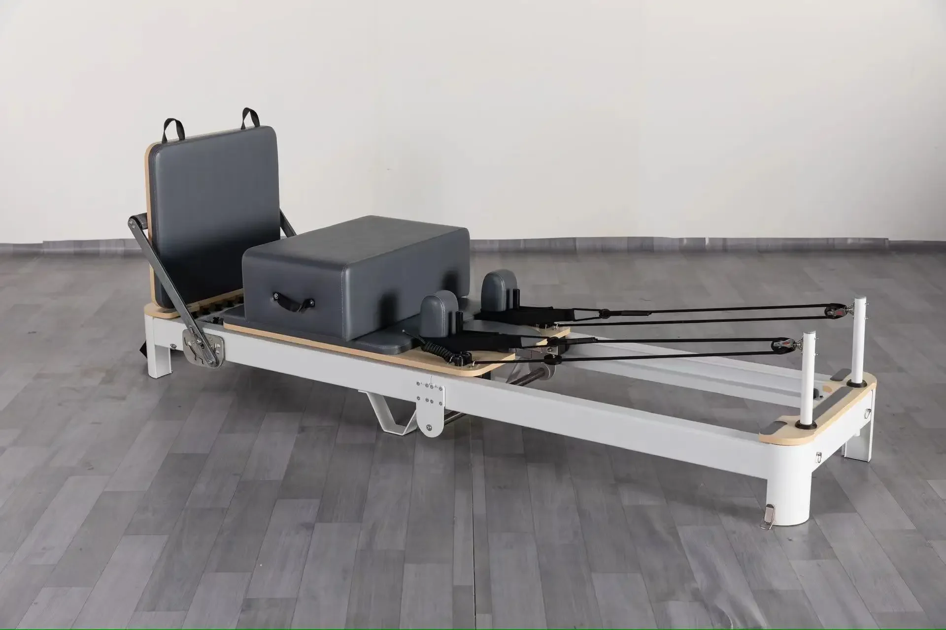 

A для складного пилатеса-реформатора Алюминиевый реформатор для пилатеса Реформер для пилатеса