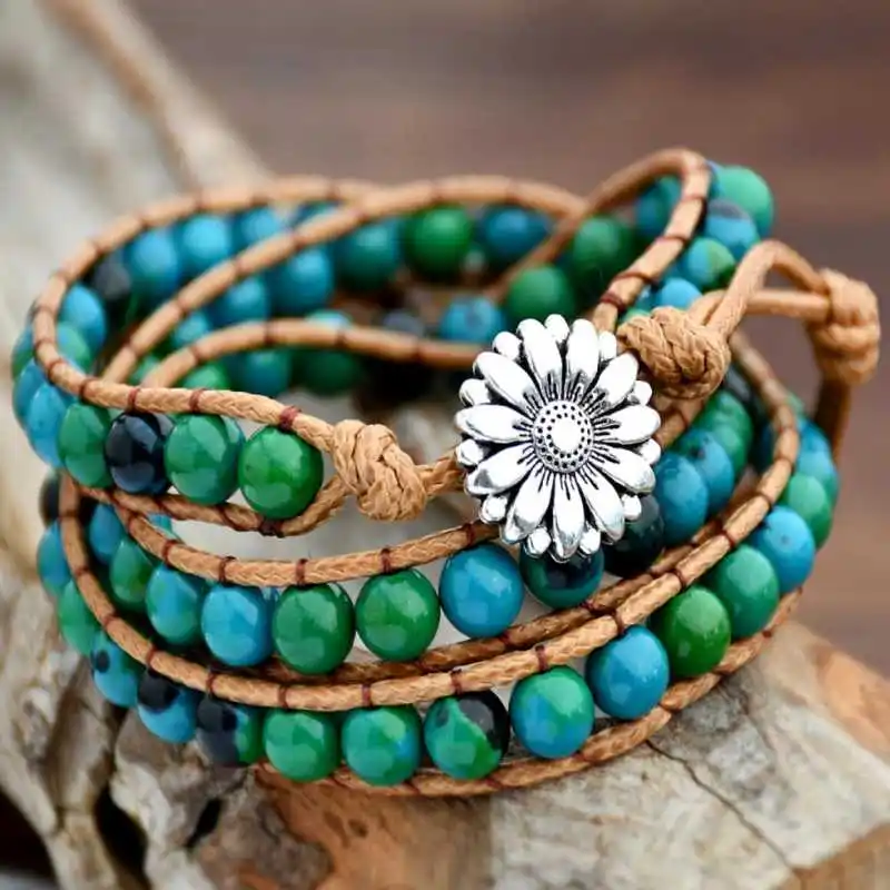 

Трехслойный браслет из натурального африканского бирюзового бисера с кожаной оплеткой, подвеской-ромашкой, регулируемый, в стиле бохо