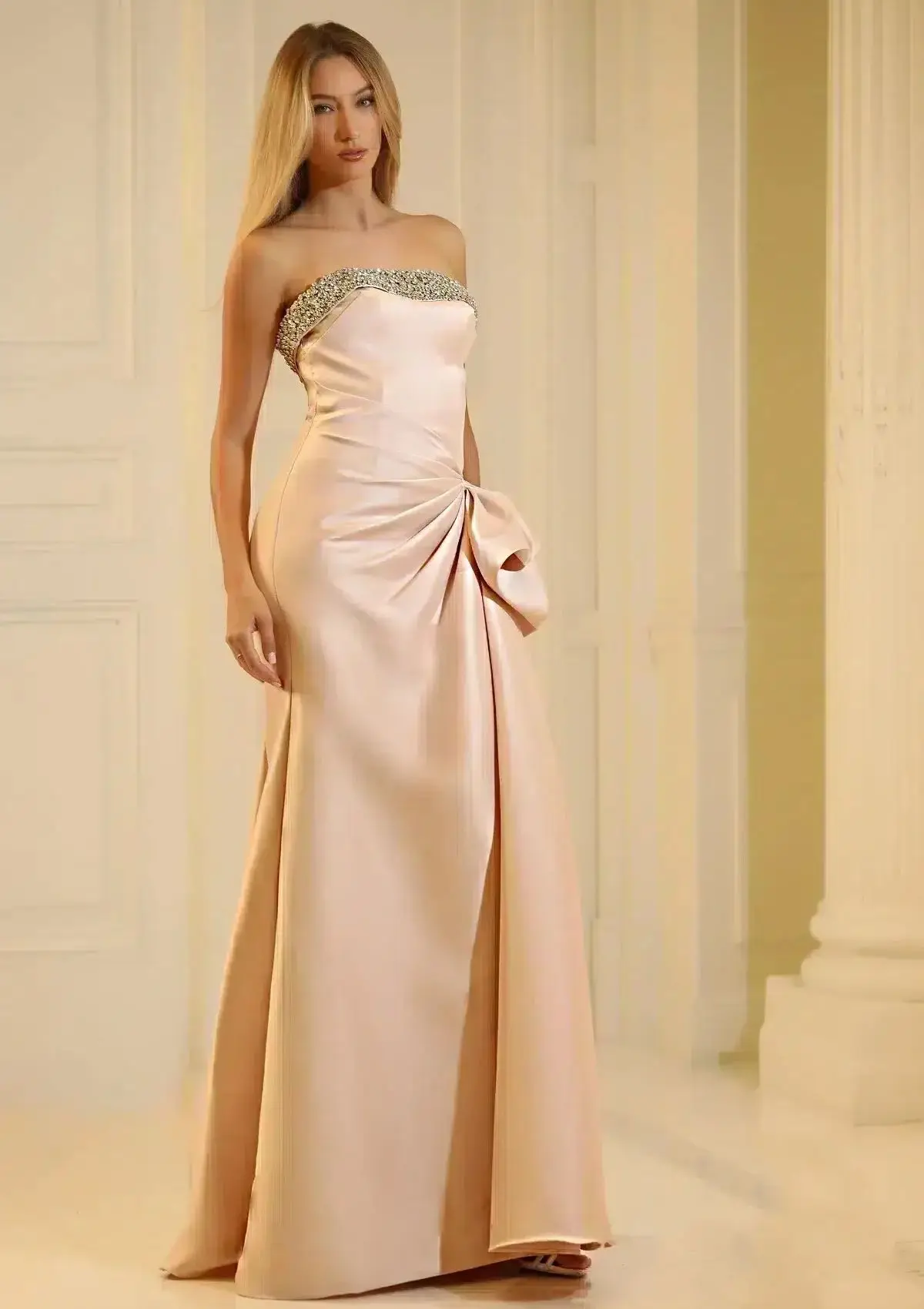 

Elegant Satin Women Evening Dresses Glitter Beads Sleeveless Prom Gowns Sweep Train Customized Mother of Bride Wedding Gowns