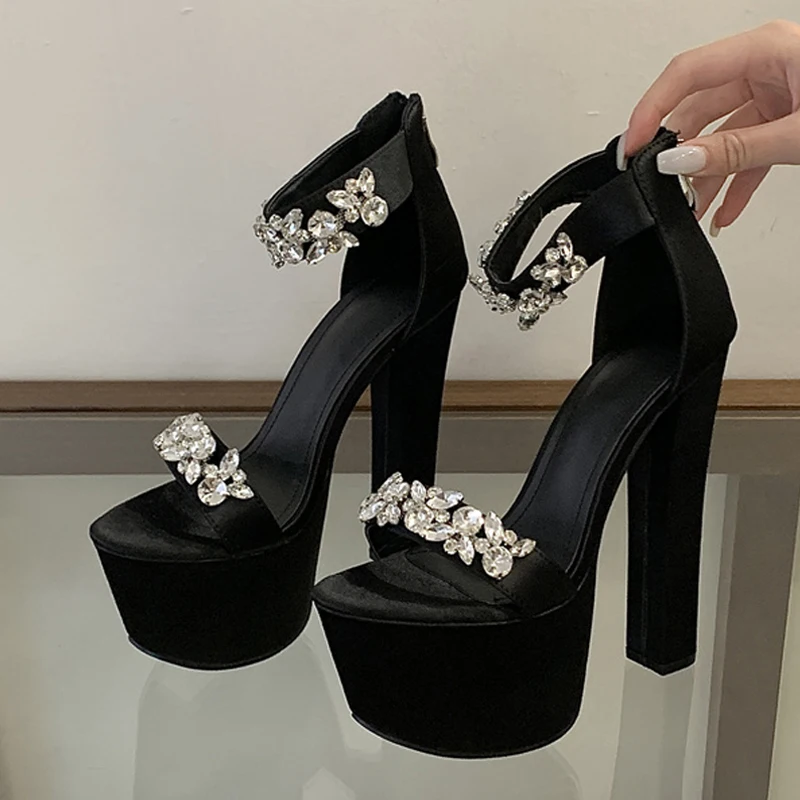 Liyke Runway Style Schwarze High Heels Chunky Plateau Sandale Damen Kristall Diamant Knöchelriemen Reißverschluss Mode Bankett Party Abschlussball Schuh