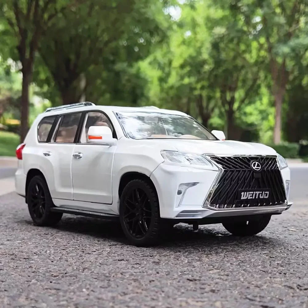 1:18 Lexus LX570 modello pressofuso in lega giocattoli auto in miniatura 4 porte aperte fuoristrada luce sonora tirare indietro veicoli SUV regali per bambini