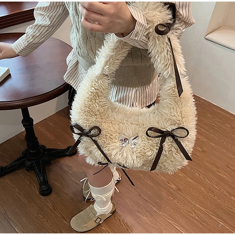 Flauschige Hobo-Schultertasche aus Kunstfell mit Schleife, minimalistische, lässige Handtasche mit Tragegriff für Damen, weiche Plüsch-Pendler-Tragetasche, Herbst/Winter – Detail 5