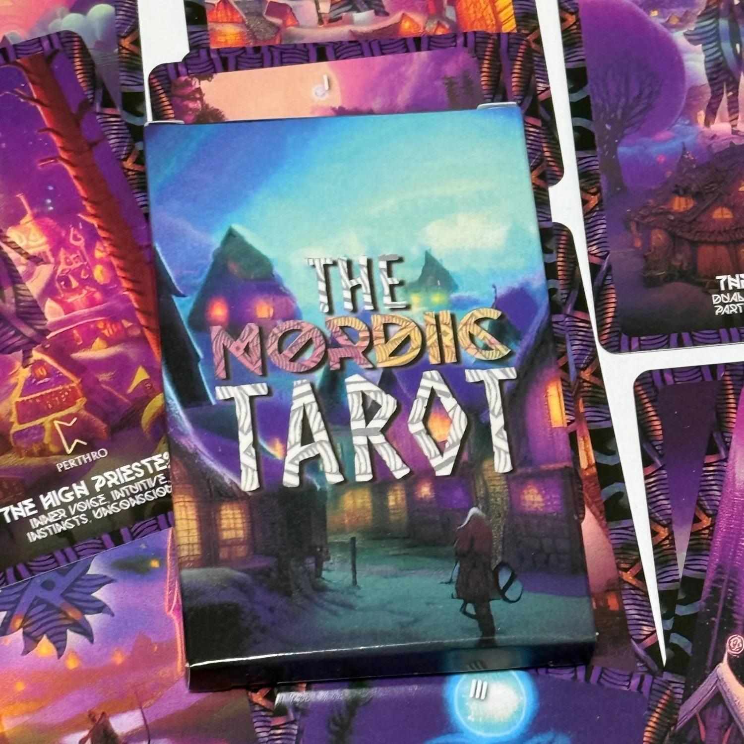 

Скандинавская колода Таро, 22 карты с рунными символами, атмосферные настольные игры в стиле фэнтези.