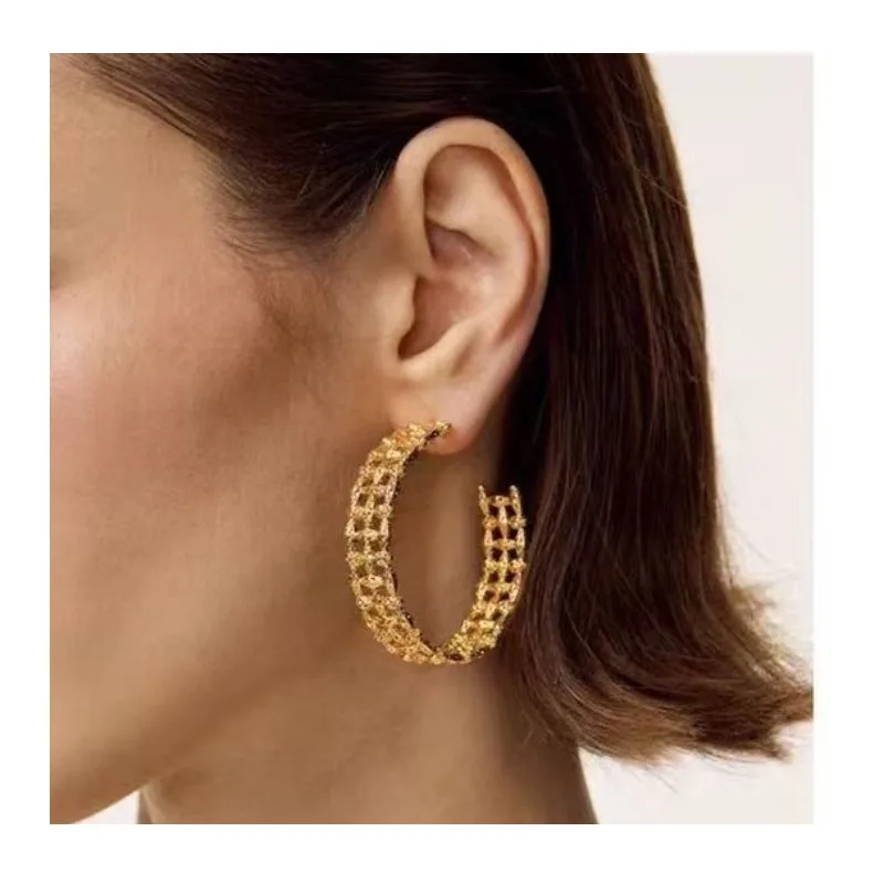 

New Gold-plated French Hollow Earrings, Personalized Versatile Temperament Silver Needle Earrings, Advanced Ear-sensitive Jewelr