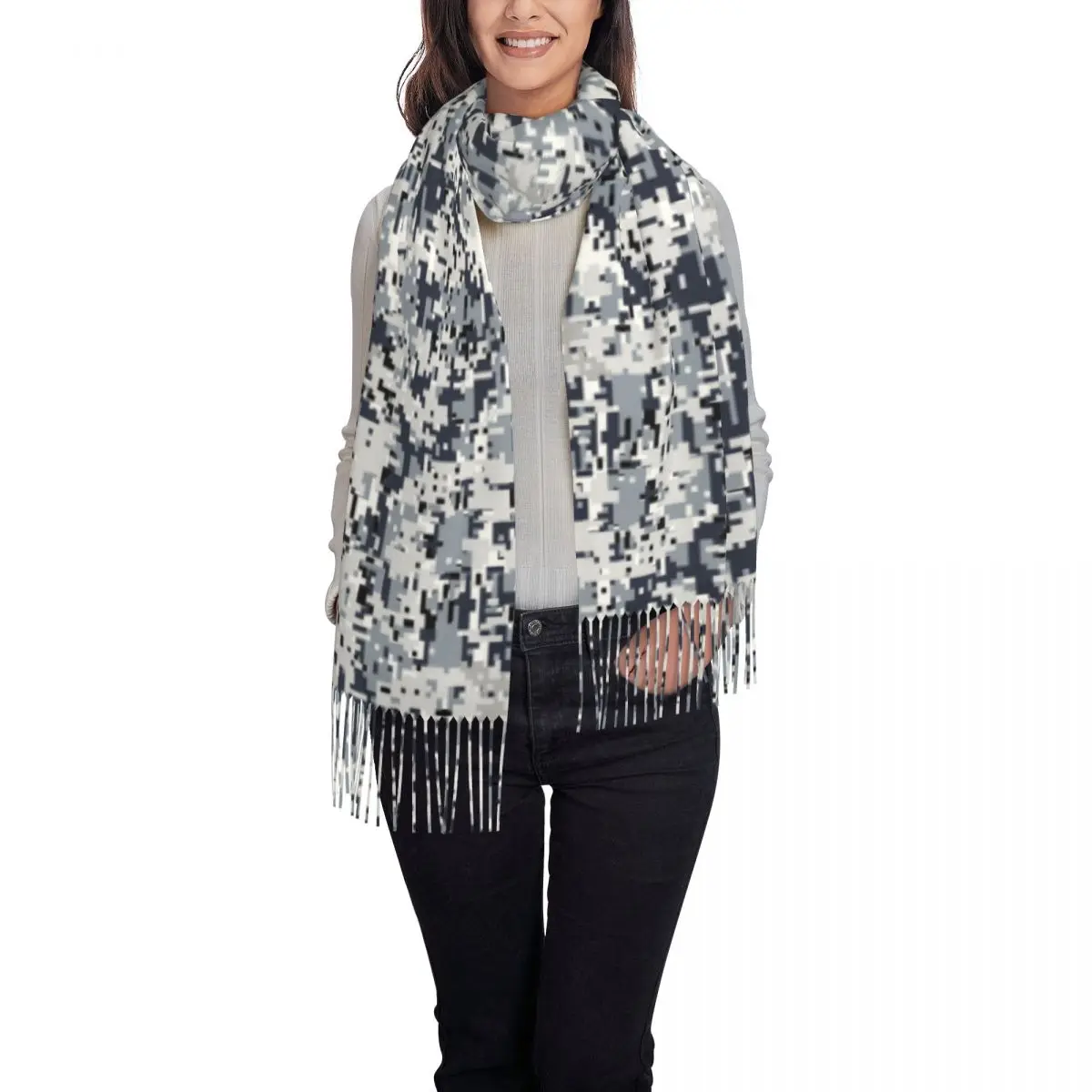 ผ้าพันคอผู้หญิงลายพรางดิจิตอลสไตล์เมือง ผ้าพันคอหนา อุ่น สำหรับฤดูใบไม้ร่วงและฤดูหนาว พร้อมพู่ห้อย ผ้าคลุมไหล่ลายพรางแบบทหาร