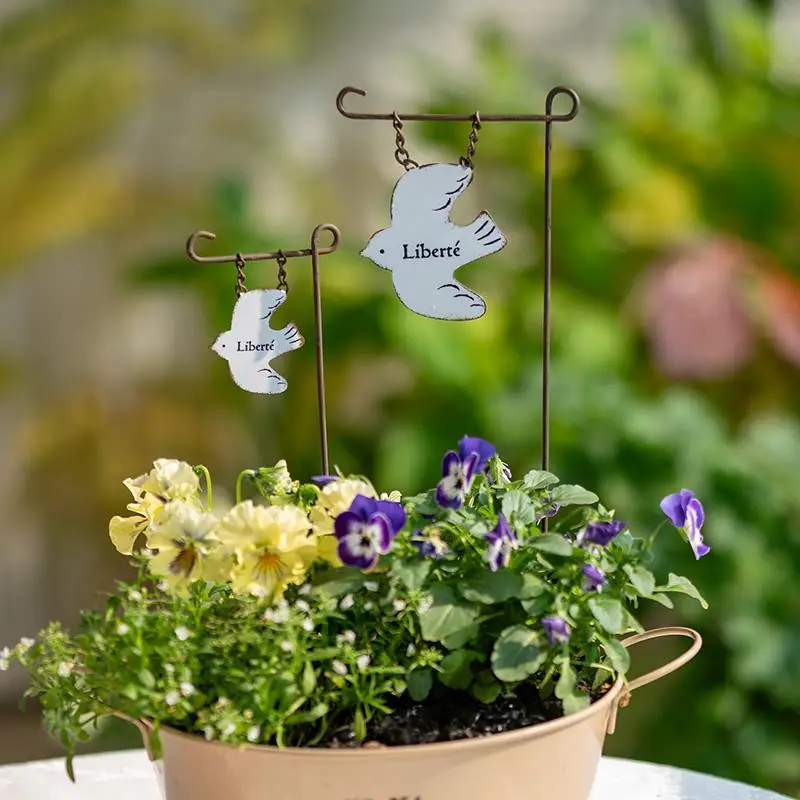 

Retro Iron Garden Signs Creative Metal Bird & Dove Decor for Flower Pots Rustic Yard Plant Markers Chic Landscaping for Balcony