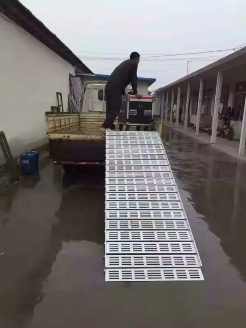 Customized Mobile Portable Aluminum Folding Unloading Stairs High Load Bearing Good Quality Aluminum Ramp