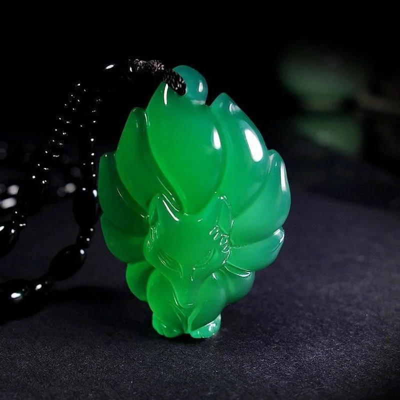 Naturalna zieleń chalcedon ręcznie rzeźbiony dziewięcioogoniasty Fox wisiorek butik mody biżuteria mężczyzn i kobiet zielony naszyjnik agat Fox