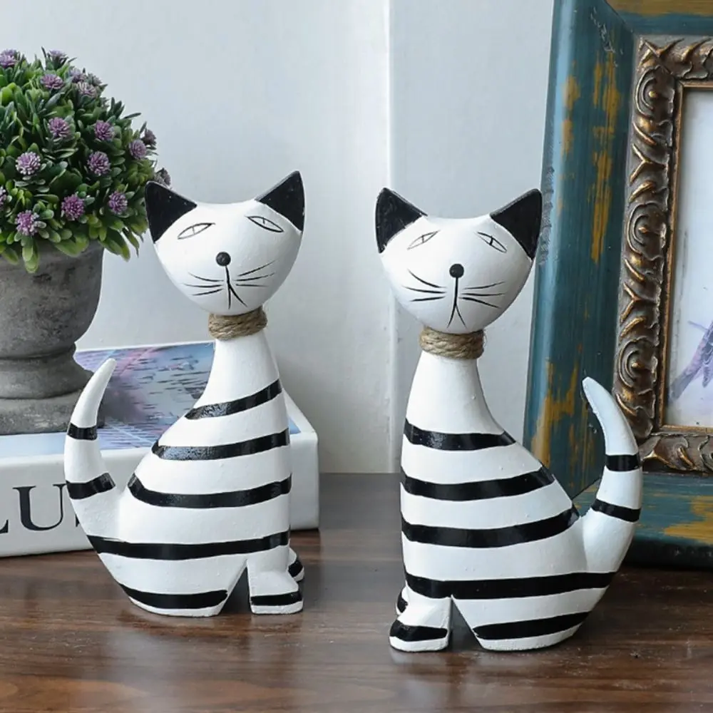 

2pcs Micro Landscape Wooden Cat Statue Minimalist Creative Animal Sculpture Cute Exquisite Miniatures Figurine Valentine's Day