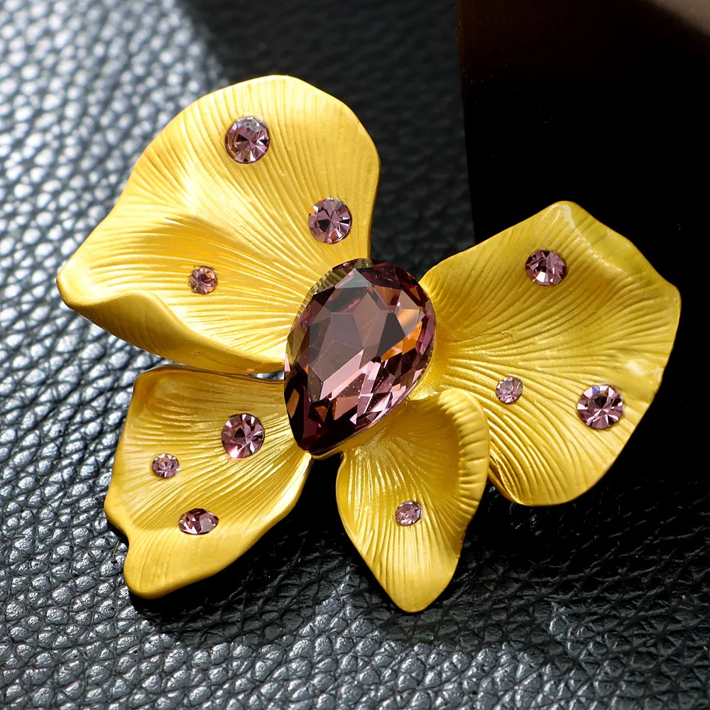 High-quality K9 Material Crystal Bow Brooch Dumb Gold Color  Butterfly Flower Pins Clothing Accessories Corsage for Women Men