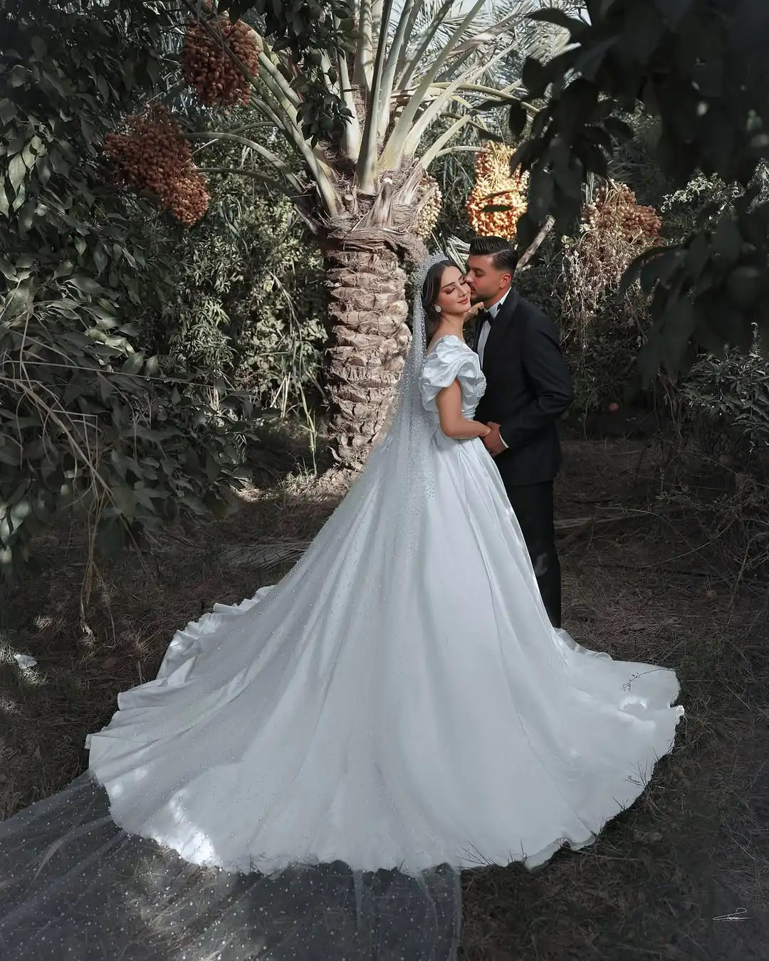 Customized Square Neck Puffy Sleeve Wedding Dress Pearls Embellished A Line Bridal Gown Satin Arabic Dubai vestidos de novia