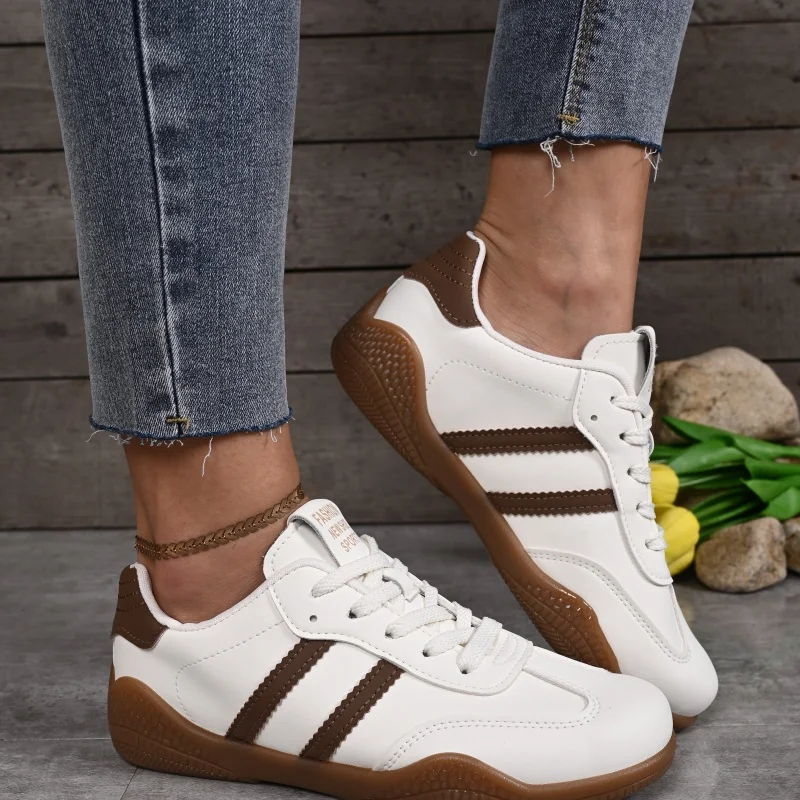 الربيع / الخريف أنيقة الدانتيل يصل جولة اصبع القدم الاحذية عارضة المألوف الساخن بيع أحذية نسائية مريحة جديدة مفلكنة