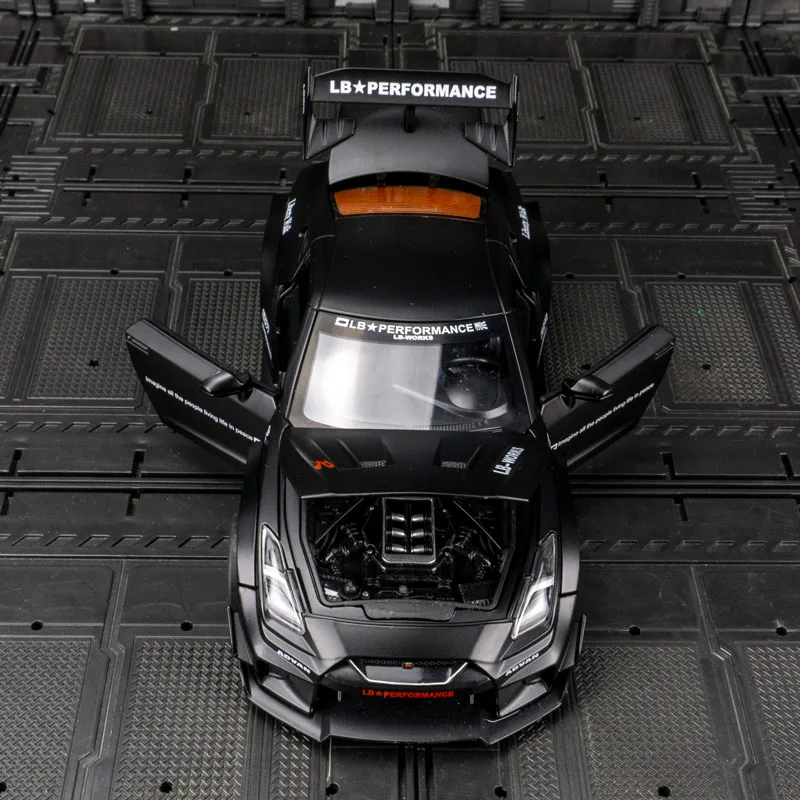 Adorno de modelo de coche deportivo de aleación Nissan GTR 1:24 para niños, juguetes con sonido y luz, puertas y capó del motor, el maletero se puede abrir