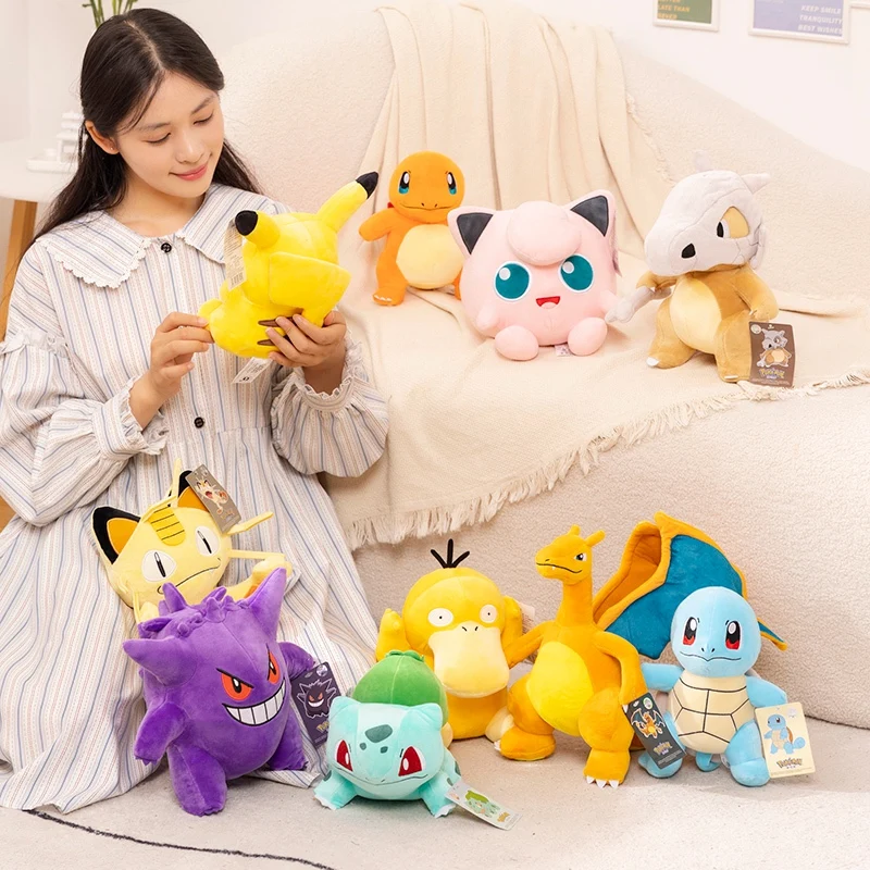 أحدث دمية البوكيمون الأصلية من القطيفة Yamper Litten Emolga دمية محشوة Sylveon Vulpix Gengar Plushies Pikachu عيد الميلاد أنيمي ميو ألعاب هدايا