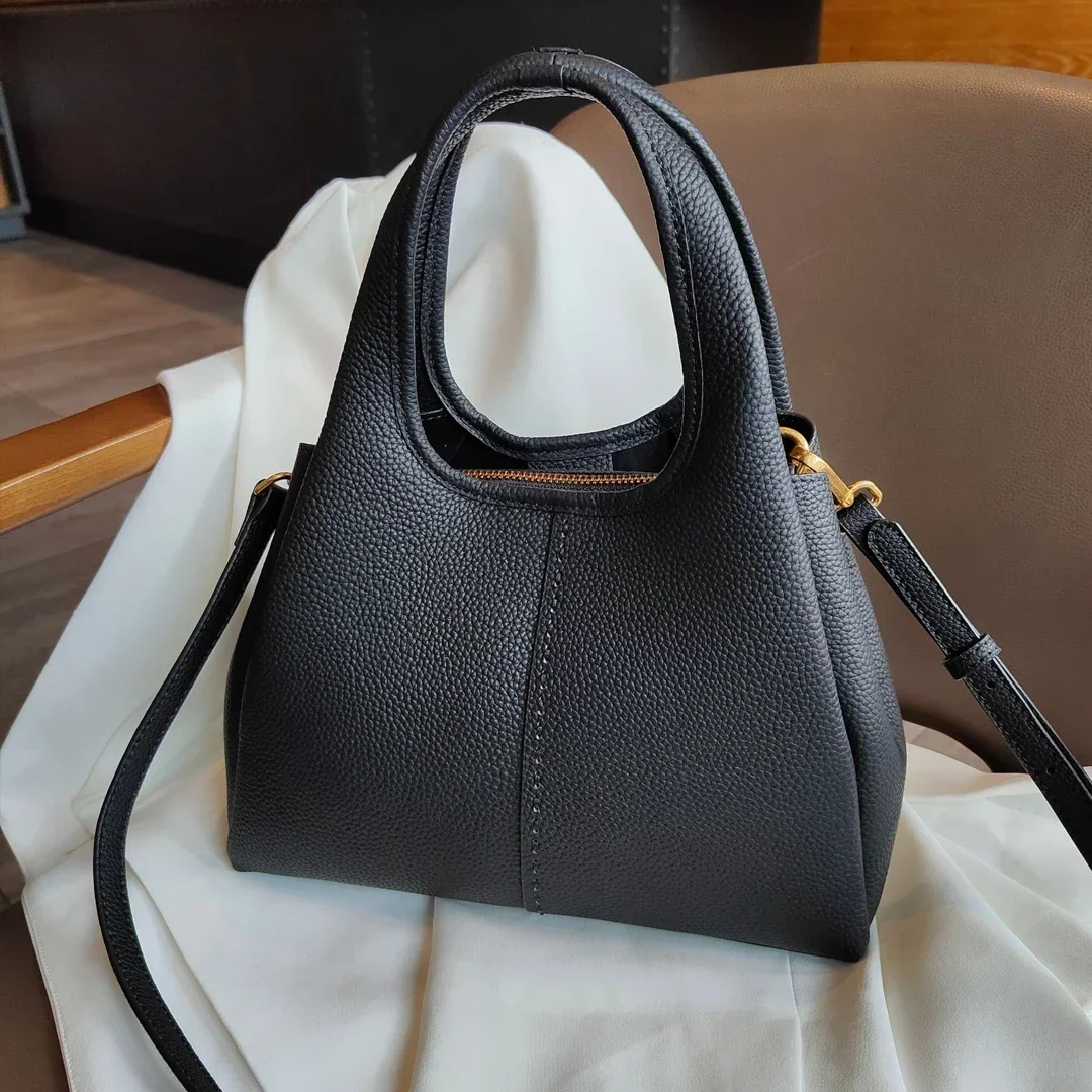 Genuine leather New vegetable basket handbag  simple and versatile  The Korean version of the contrasting color commuting bag