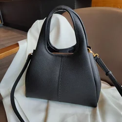 Genuine leather New vegetable basket handbag  simple and versatile  The Korean version of the contrasting color commuting bag