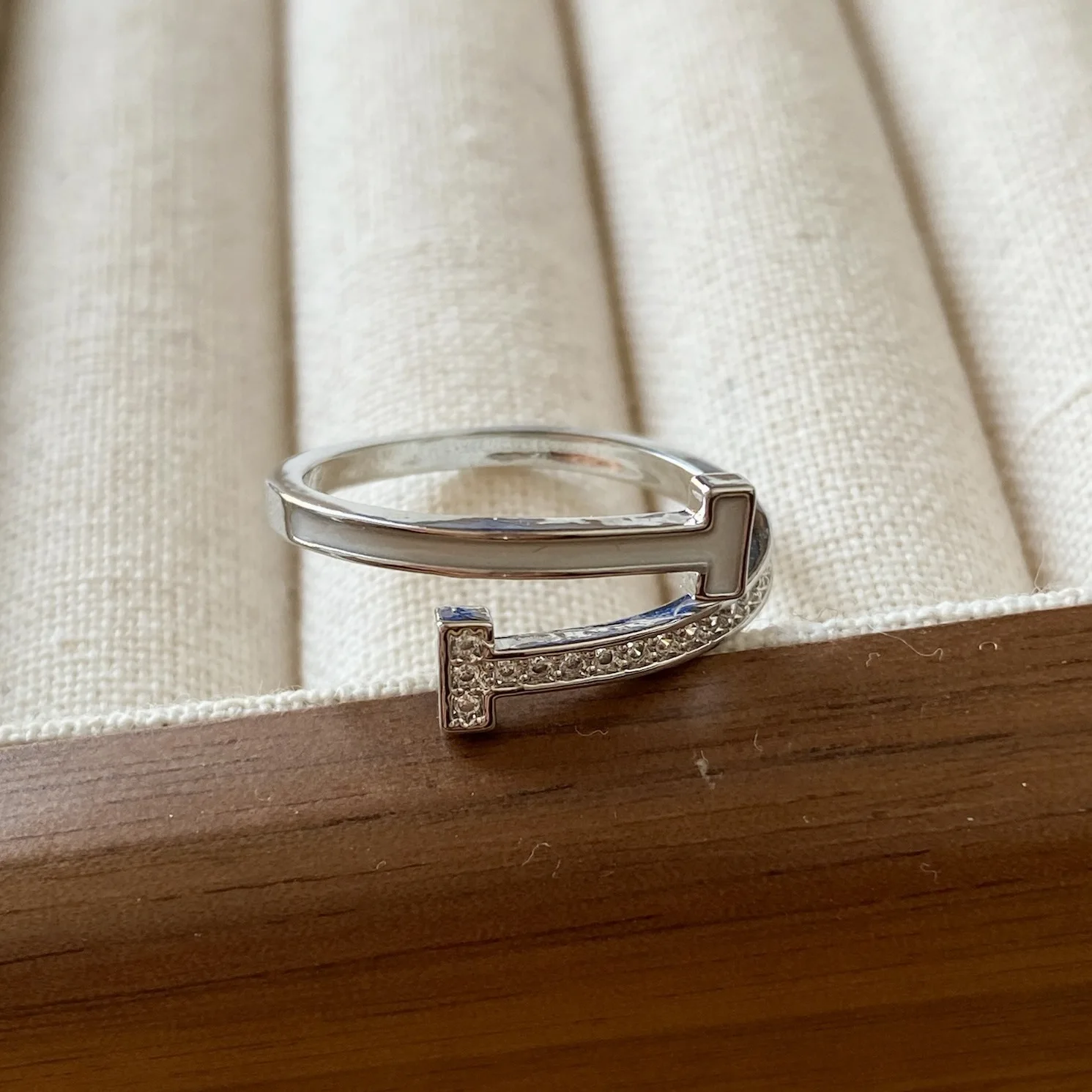 

Luxury Heavy Industry Full Diamond Dripping Oil Letter Ring for Women - Niche High-End Light Luxury Open Adjustable Ring