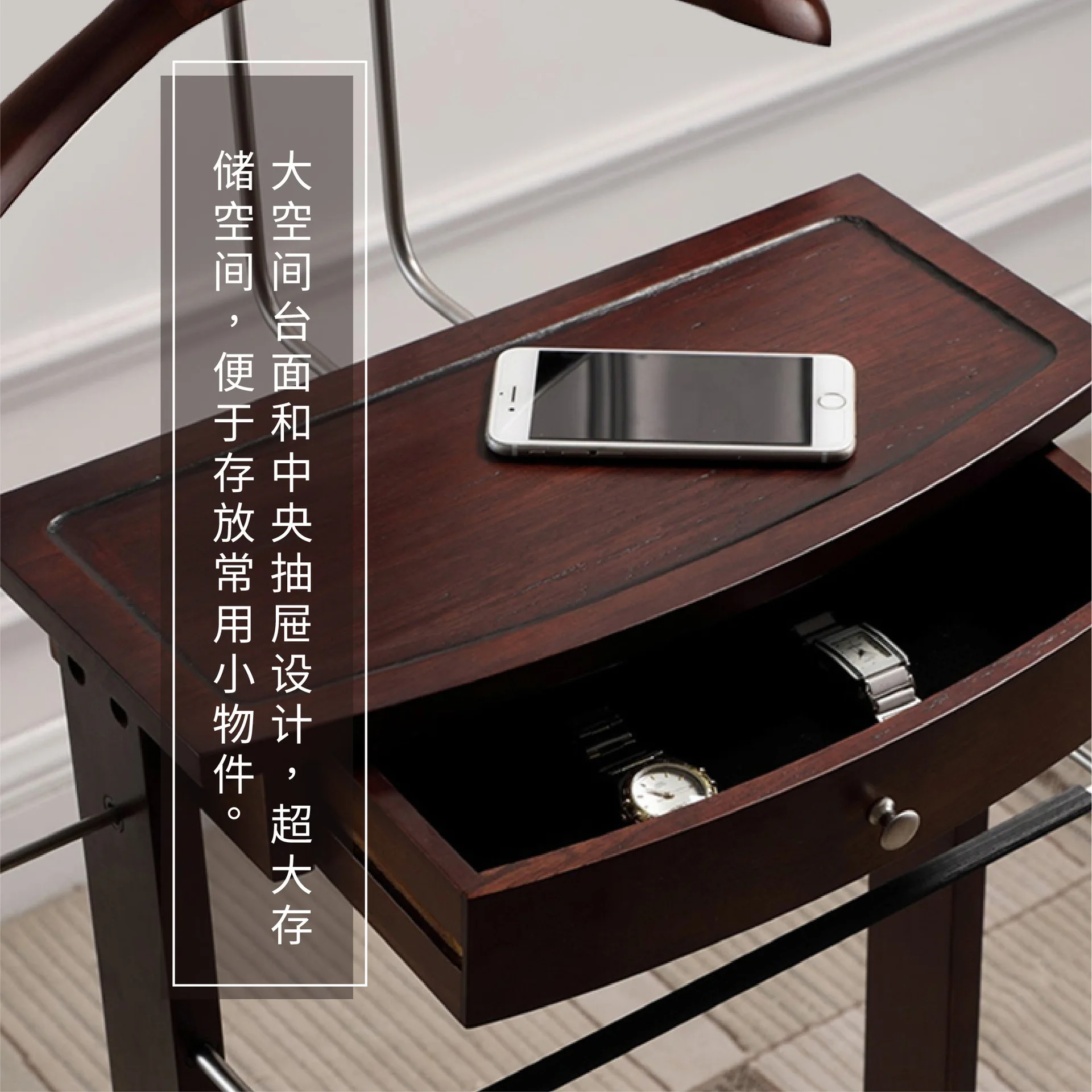 Дом, массив дерева, вешалка для костюмов, пол, место для хранения одежды и головных уборов, гостиница, спальня, универсальная