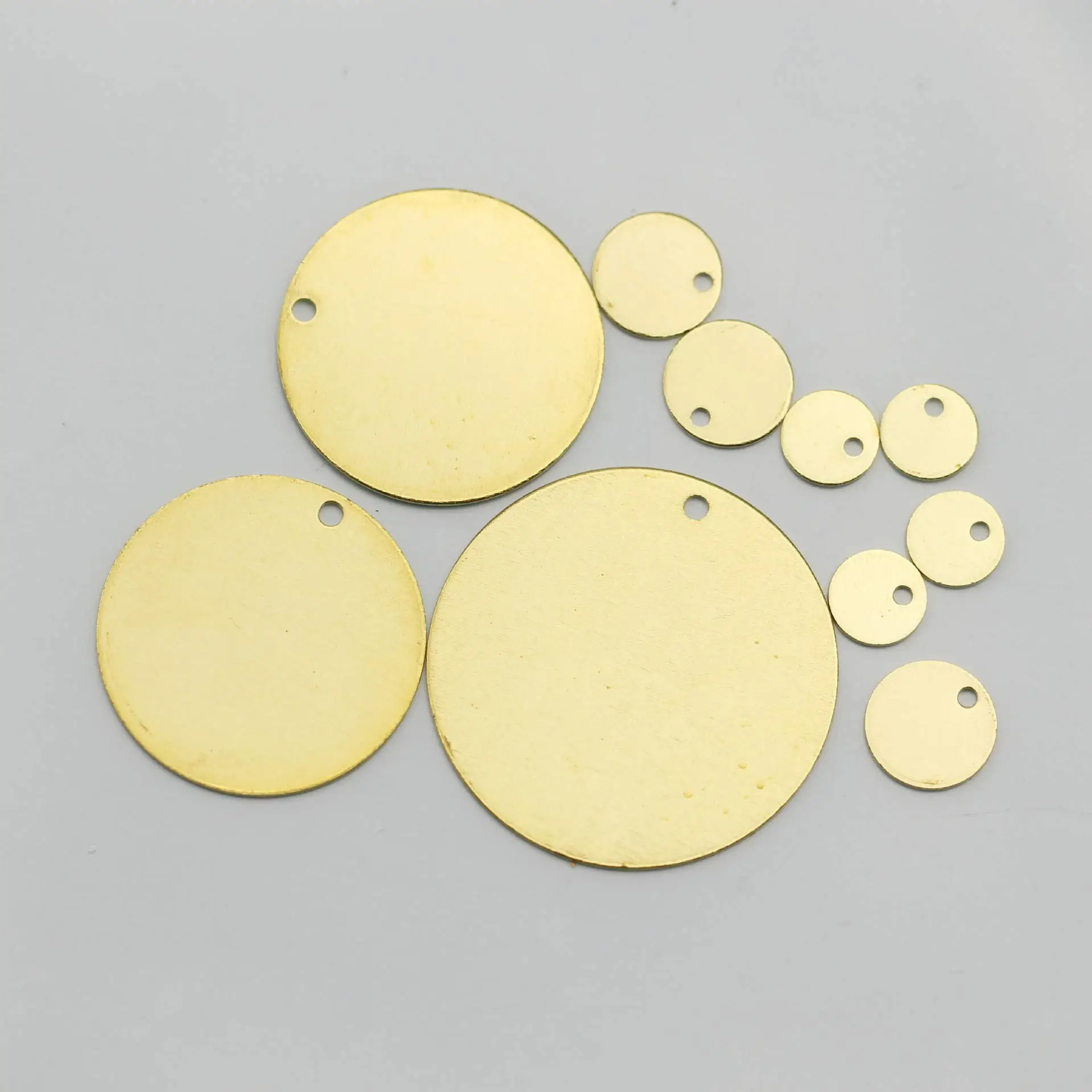 

100PCS Simple Round Brass Charm 6/8/9/10/12/15/18/20/22/25/27/30/35mm Pendants Blank Creative Handicrafts Accessories Thick 1mm