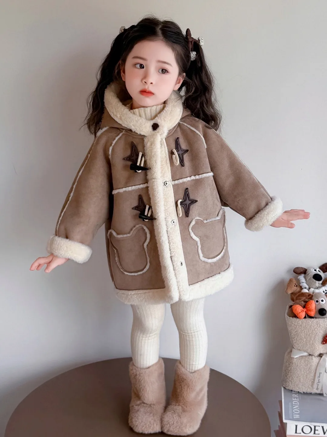 

Thiened Fce Hooded Jaet for Girls Winter Street Sle Warmth Inteated Leather And Fur Children's Clothing 2025 New