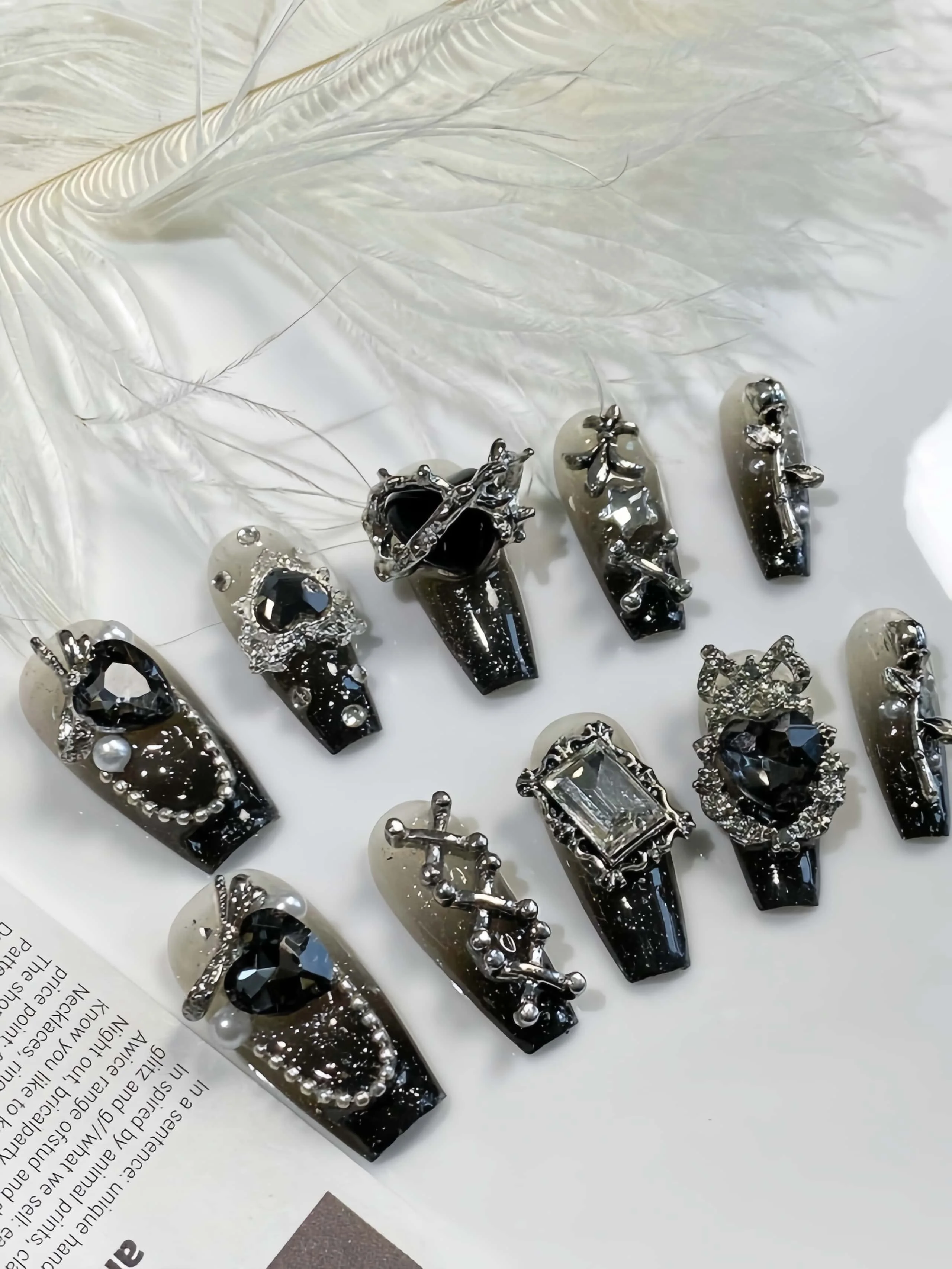 10 Pieces of Handmade Wearable Nail Art, Trapezoidal Full-Cover Nail Tips, Medium Length, Black and Gray Gradient Dark Style, Sweet and Cool Heavy Metal Rhinestone Decorations, Suitable for Girls, Perfect for Autumn and Winter, Can Be Given as a Gift, Includes 1 Piece of Jelly Glue and 1 Nail File