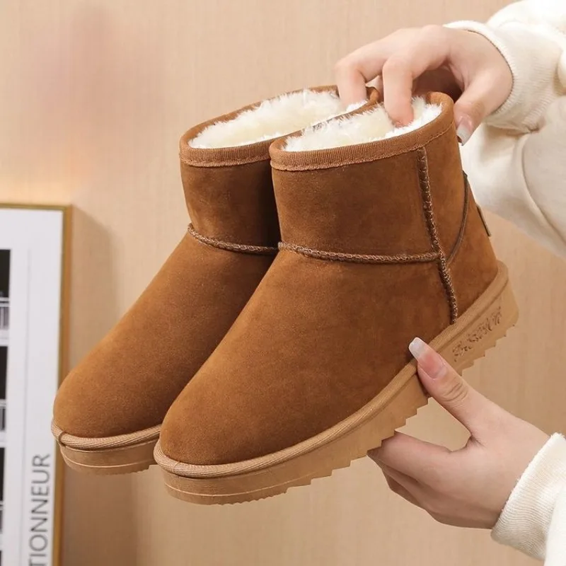 Botas de nieve de algodón para mujer, zapatos planos gruesos y cálidos, antideslizantes, novedad de invierno, 2024