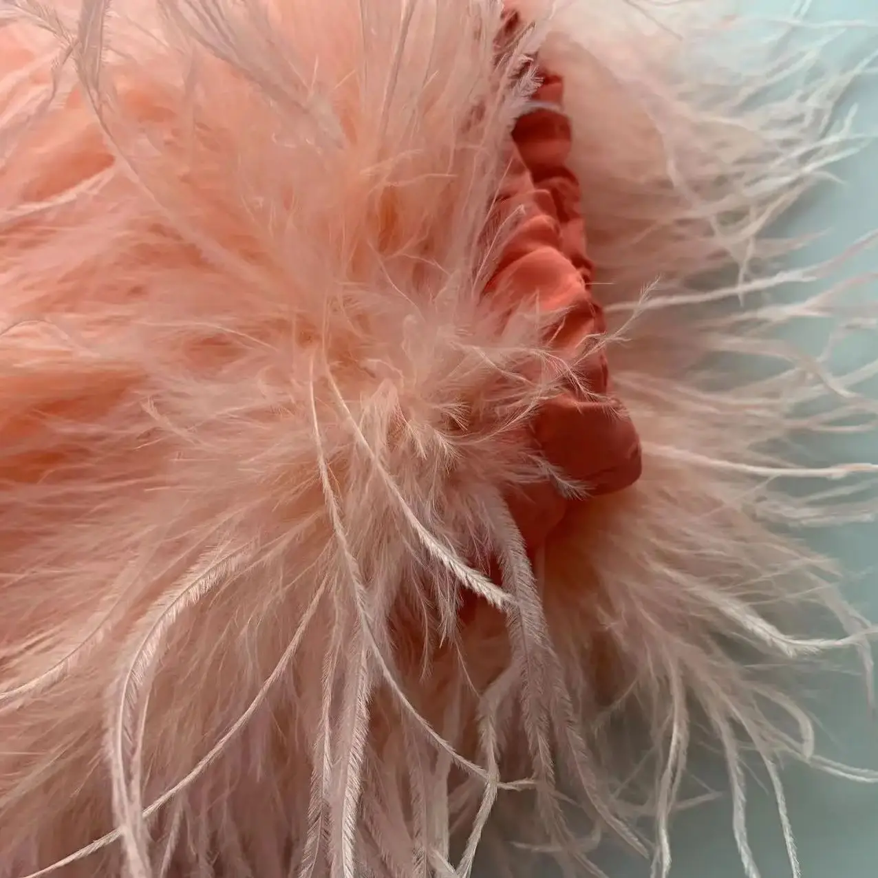 Polsini per guanti con maniche da braccio in piume di struzzo per feste, pelosi di lusso, accessorio di moda soffice, peluria pesca, lunghezza 30 cm, una coppia