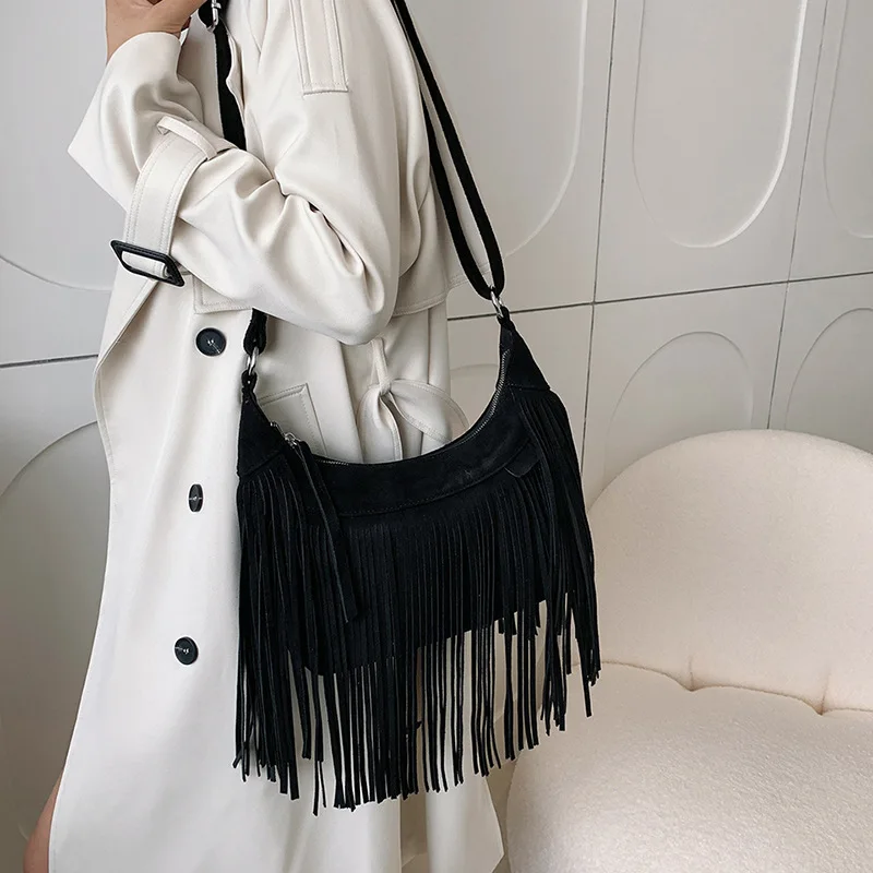 バッグ 90s vintage deerskin fringe shoulder bag Vintage 1990's Shoulder Bag Crossbody Artisan Designed & Handmade