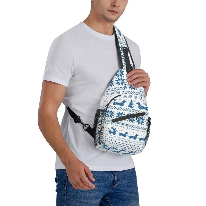 Schattige Kerstvakantie Teckel Hond Crossbody Sling Rugzak Mannen Custom Dier Schouder Borst Tas Voor Reizen Dagrugzak