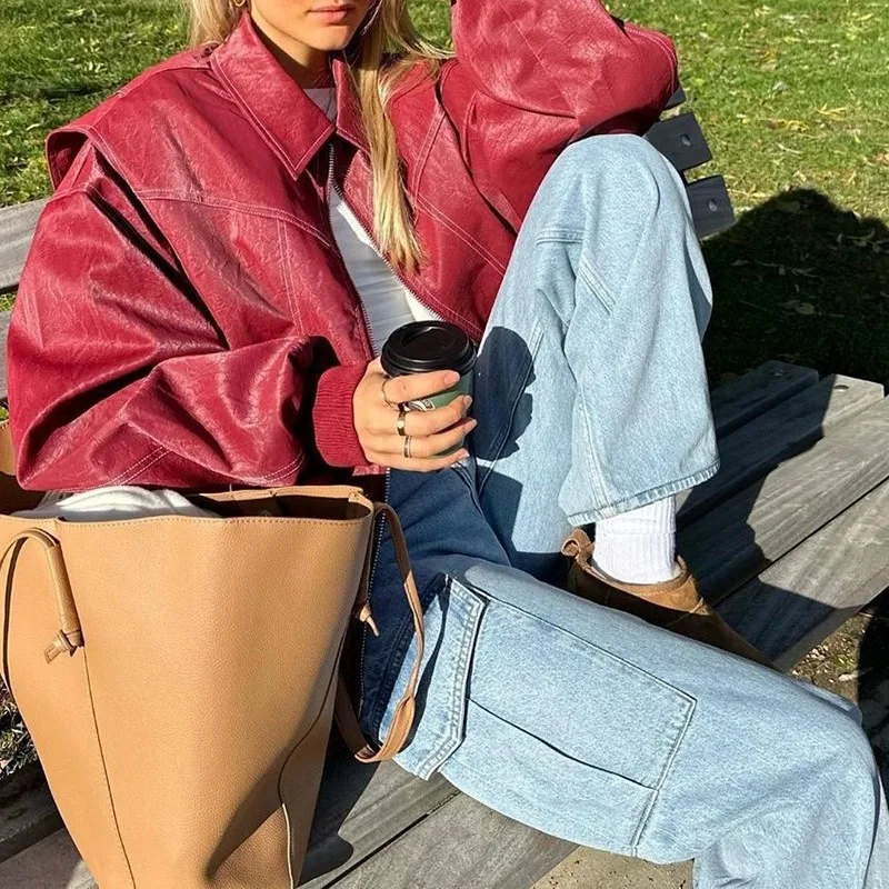 เสื้อแจ็คเก็ตผู้หญิงสำหรับฤดูใบไม้ผลิและฤดูใบไม้ร่วง หนังเทียม สไตล์สตรีทแวร์ ดีไซน์เฉพาะตัว ตัดต่อสีสัน แต่งปกเสื้อแบบปกเชิ้ต ซิปหน้า สไตล์มินิมอล