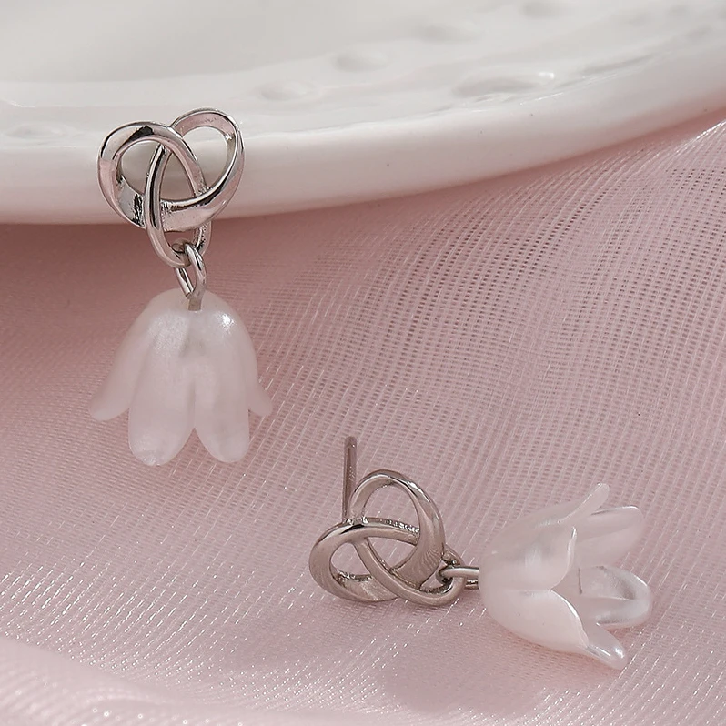 VIVILADY 1piece 925 Silver White Flower Heart Dangle Earrings for Women Light Luxury Fine Jewelry Minimalist Accessories