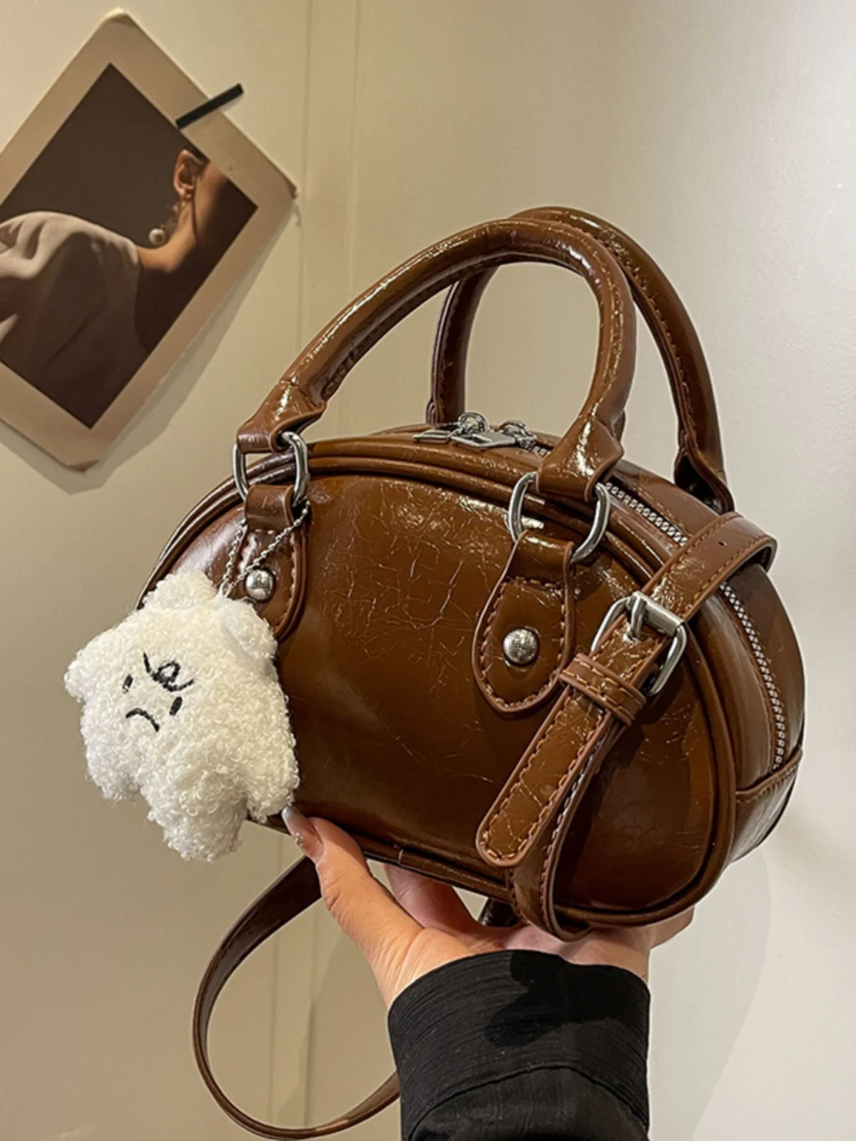 High Sense Oil Wax Leather Small Bag Women 2024 New Versitile Fashion Ins Messenger Bag Portable Super Hot Small round Bag