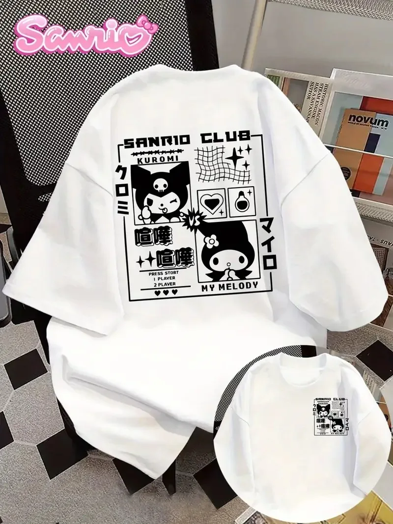تي شيرت Sanrio Club القطني مطبوع عليه رسومات Kuromi and My Melody مع نص ياباني عصري على طراز الألعاب من القطن الخالص للمحبي