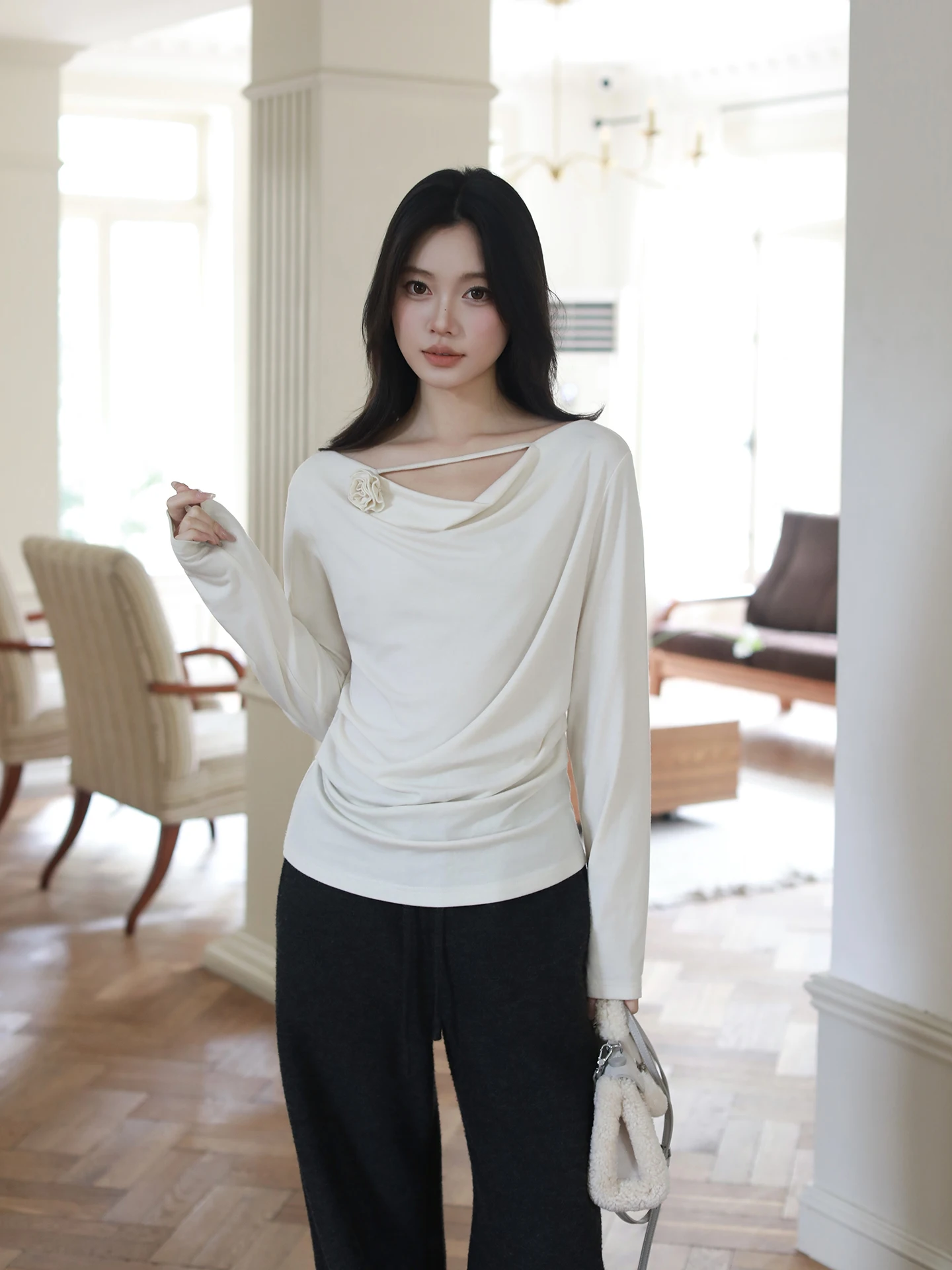 

Me Pure Desire Rose Flower Camere Base Layer 3D Stereo Versatile Daily Wear Ladies T-irt Breathable Loose Fit Long Sve