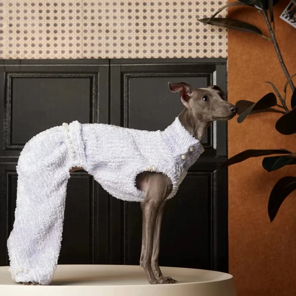 

Элегантный мягкий фиолетовый комбинезон ручной работы для итальянских грейхаундов: теплый топ без рукавов и прямые брюки для собак пород виппет.