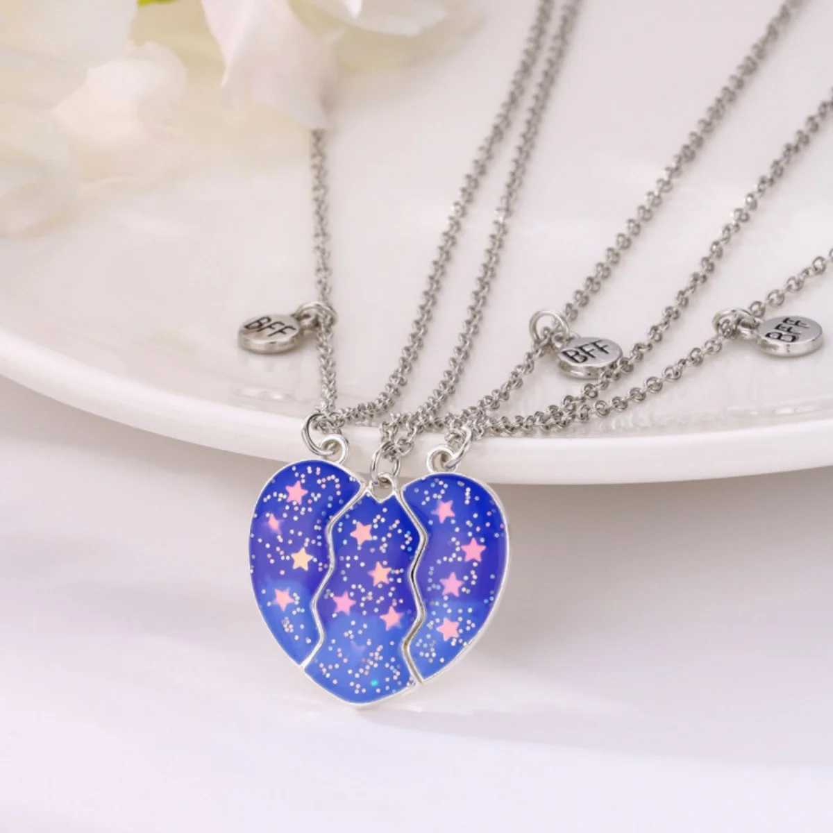 3pcs Magnetic Best Friends Pendant Necklace Stitching Heart Colorful Sequins Necklace Gift For Men Or Good Friends Or Couples