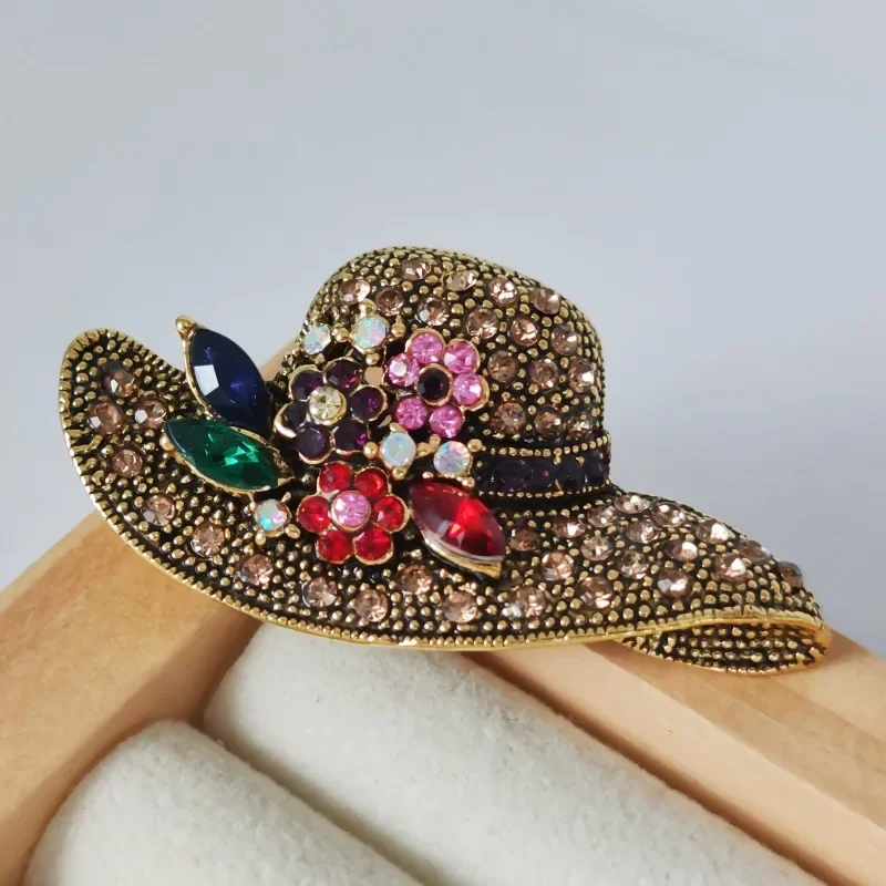 Retro Rhinestone Flower Sun Hat Shape Brooches For Women Clothing Accessories Lady Holiday Jewelry Gifts