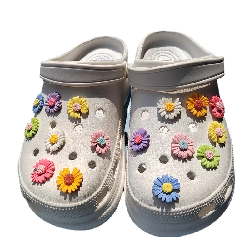 Daisy Flower Shoe Charms para crianças, designer, DIY, brilhante, Bling, sapatos acessórios, Jibs, tamancos, meninos, mulheres, meninas, presentes, 16 pcs