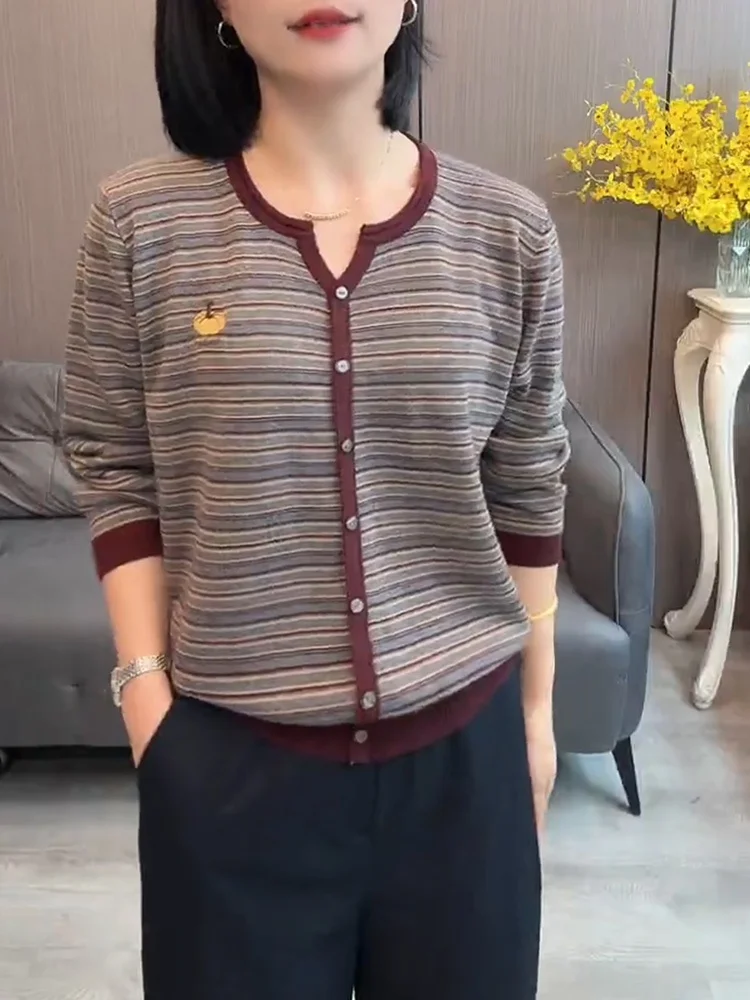 

Осенний модный повседневный вязаный топ больших размеров для женщин 2025 года с вышивкой, в полоску, в стиле колор-блок, корейский стиль, свободный крой, V-образный вырез