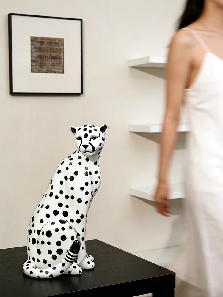

Luxury Art Leopard Statuette Decoration Resin Living Room Entrance Wine Cabinet Office Desktop Animal Figurine Decoration Gift