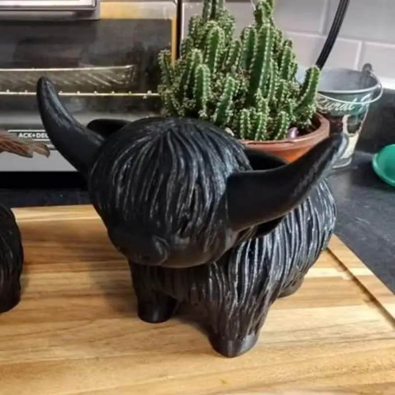 Cute Mini Highland Cow Succulent Planter Pot Resin Cactus Flower Container Animal Holder for Indoor Plants Home Table Decor