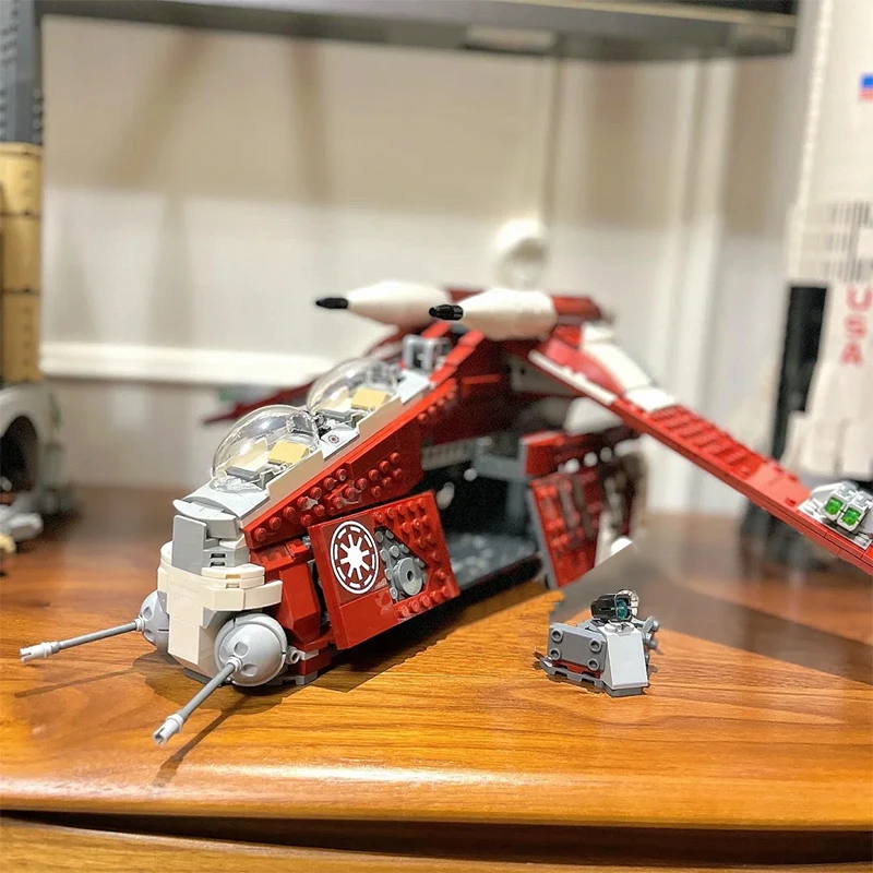 

1083PCS The Clone Wars Coruscant Guard Gunship Building Blocks Space Model Starship Assemble Bricks Toys Gift For Kids Boy Adult