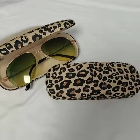 1pc Leopard Print Glasses Case, Shockproof Hard Shell Eyeglass Holder for Men Women, Portable Travel Sunglass Storage Box Gift
