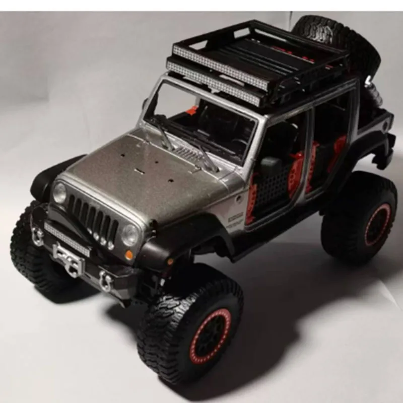 Burago Maisto 1:24 2015 Wrangler Unlimited Car Static Die Cast Vehicles Collectible Model Car Toys For Kids Gift