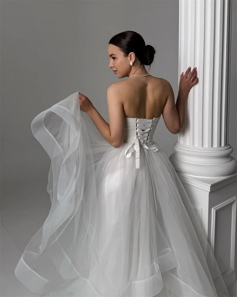 Tokyo Customized White Strapless Wedding Dress Sleeveless Back Lace-Up Elegant Tulle Bridal Gown A-Line Court Train Wedding Gown