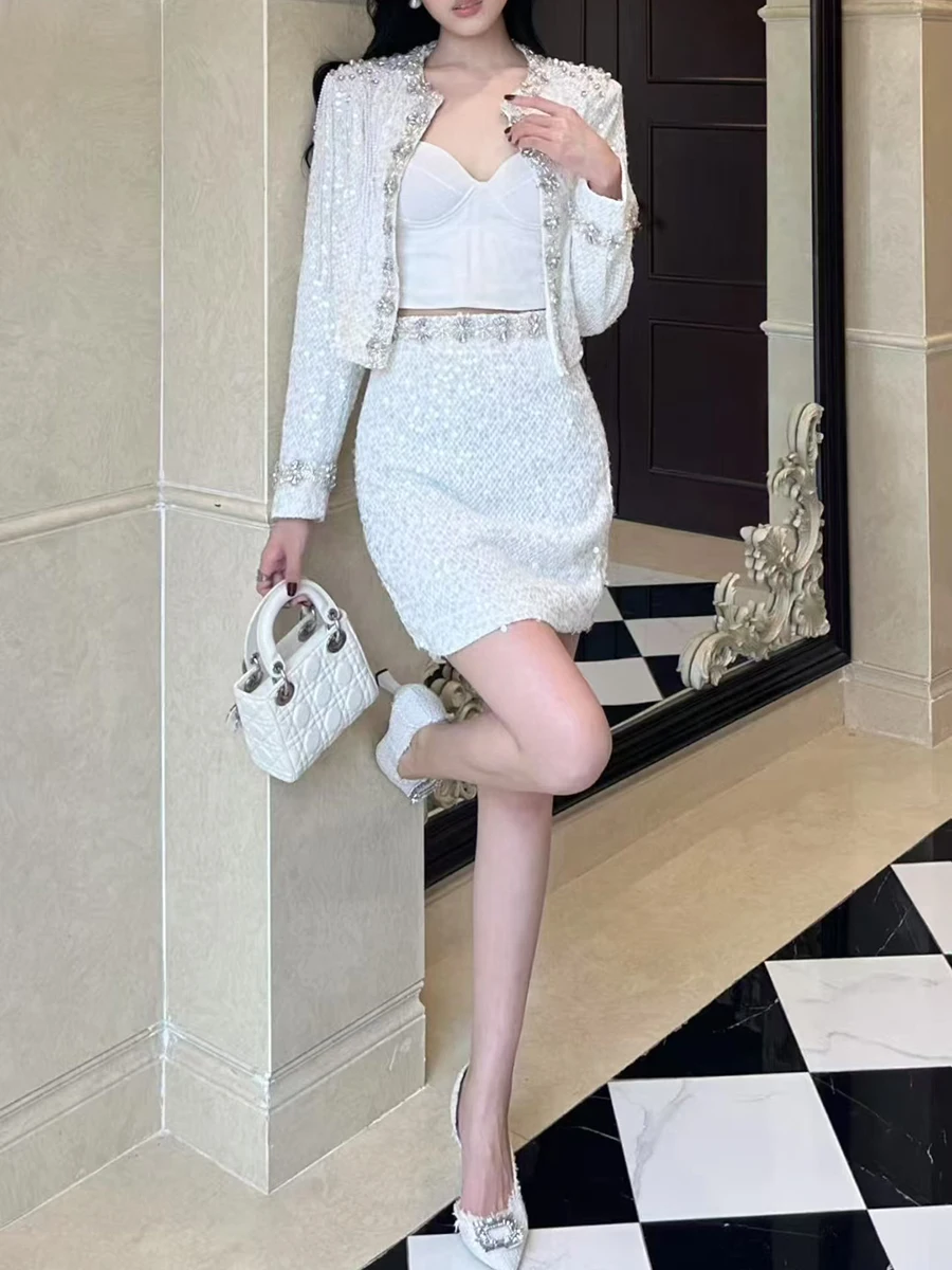 TWOTWINSTYL Solide Gespleißt Pailletten Zwei Stück Sets für Frauen O Hals Lange Ärmel Top Mini Rock Patchwork Perle Elegante Set Weibliche
