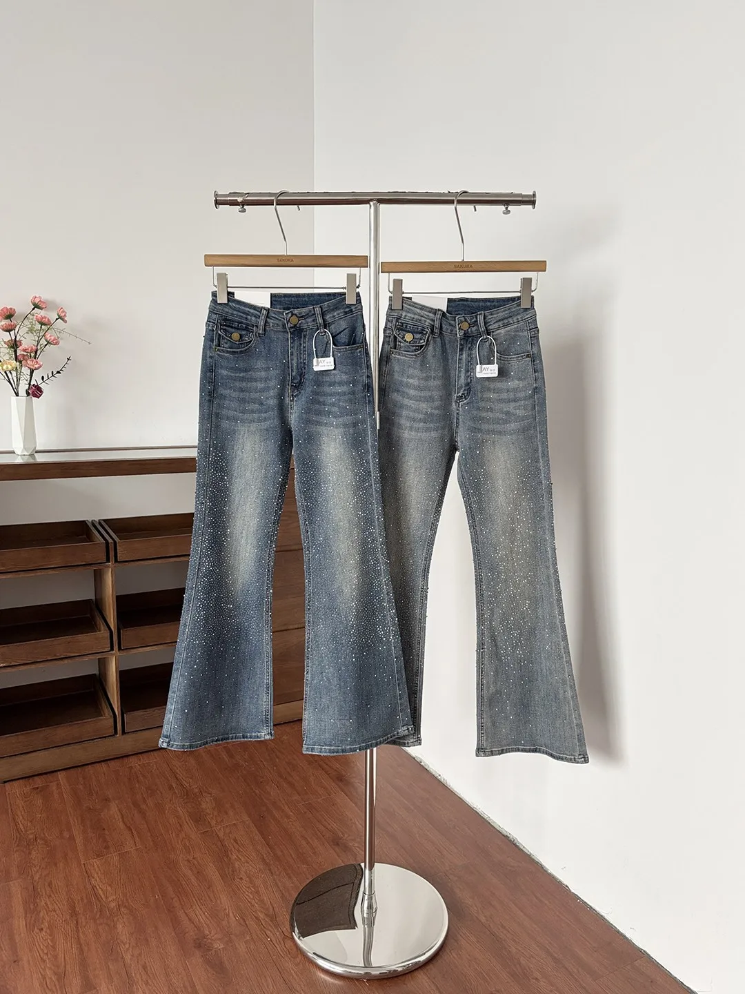 

Американские ретро-джинсы с высокой талией и расклешенными штанинами для женщин, лето 2026, новые, утягивающие, универсальные, в стиле Spicy Girl, микро-клеш