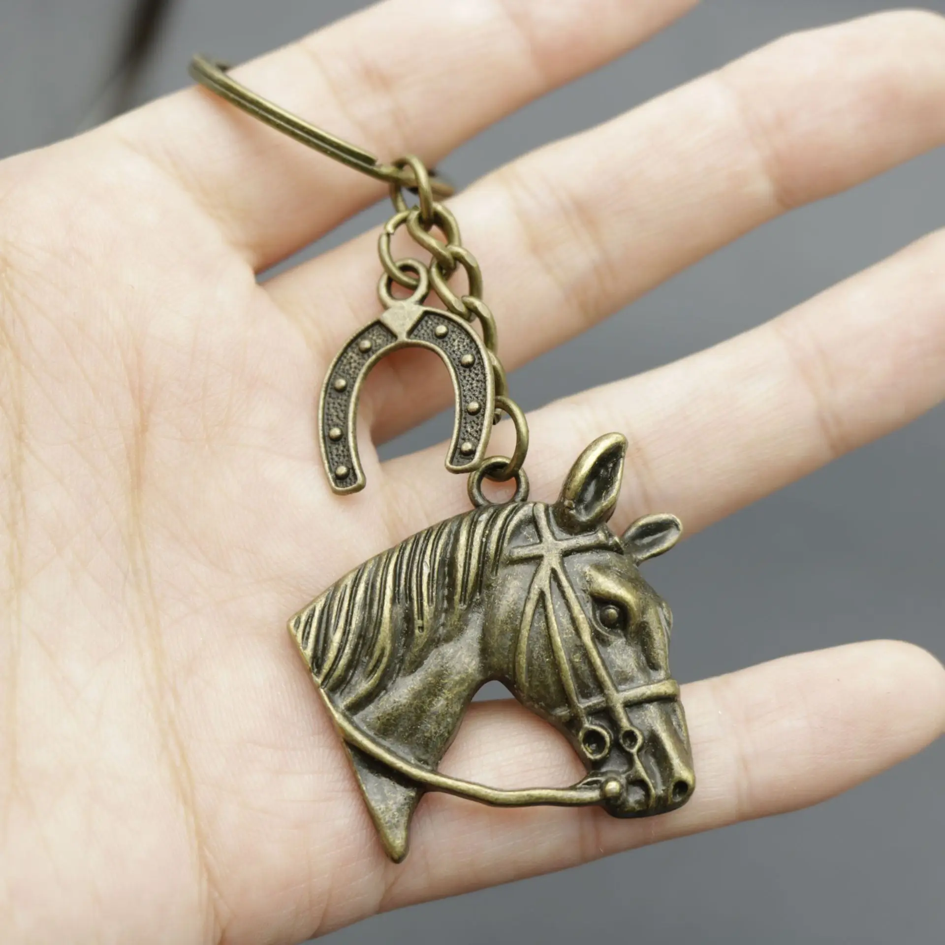 Creative keychain alloy horsehead vintage keychain TQ238