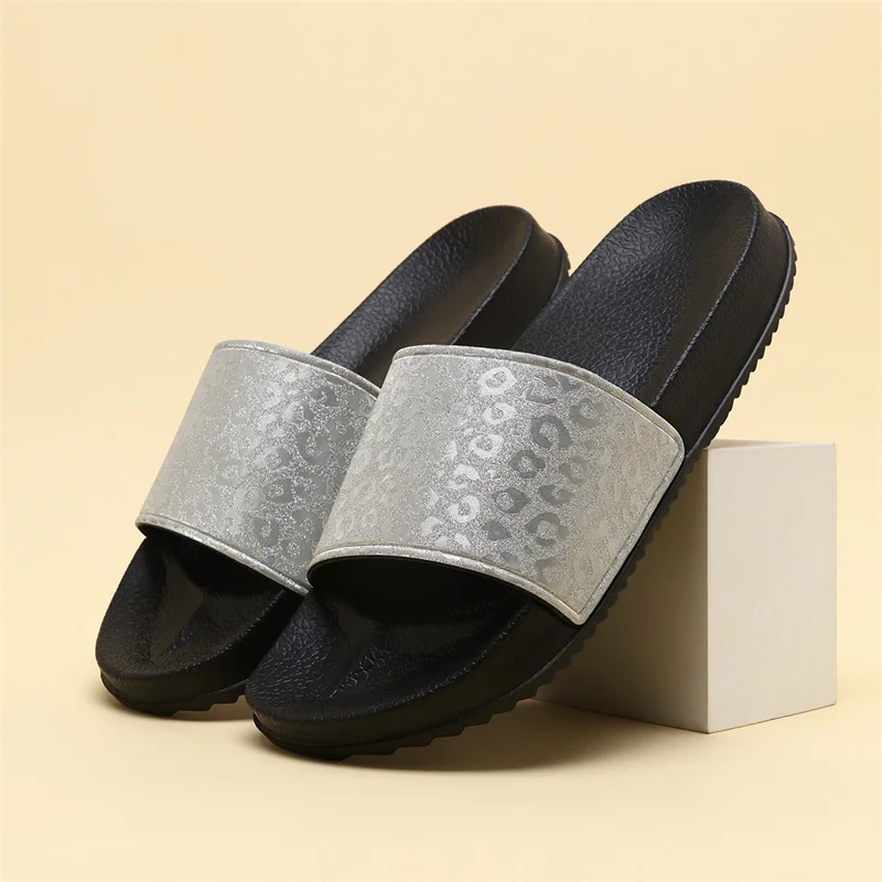 새로운 쌍 샌들 대형 패턴 패션 가벼운 넘어 가고 남자 슬리퍼 두꺼운 밑창 야외 남자 비치 신발 여자 슬리퍼
